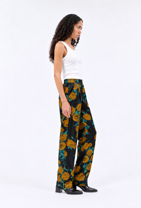 CHINE CARNATIONS Hose, Ocker from ODEEH 