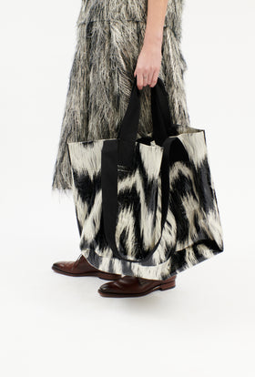 LACQUERED FRINGES Tasche, Black White from ODEEH 
