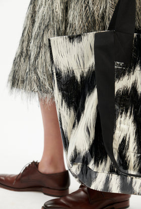 LACQUERED FRINGES Tasche, Black White from ODEEH 