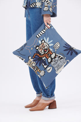 Cats & Tigers Gabardine Kissen, Steel Blue from ODEEH 